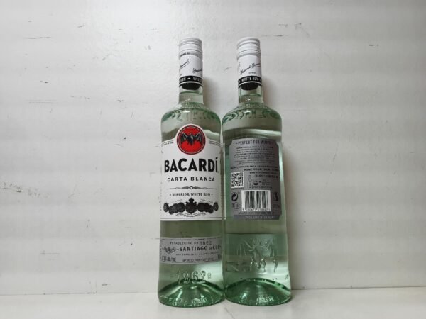 Bacardi carta blanca 70 cl Bacardi Rhum Blanc Premium - Carte Blanche - 70 cl - Vente à l'Export