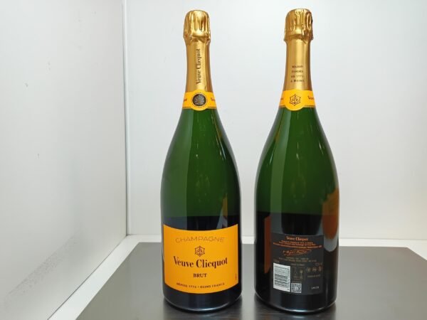 VEUVE CLIQUOT MAGNUM 150 CL Veuve Clicquot Brut - Magnum 150 cl - Vente à l'Export